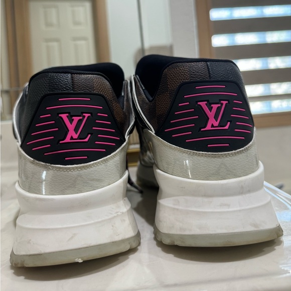 Louis Vuitton Zig Zag sneakers, two small scratches - Picture 3 of 7